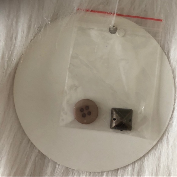 SANS SOUCI Shirttail Blouse - Picture 11 of 12